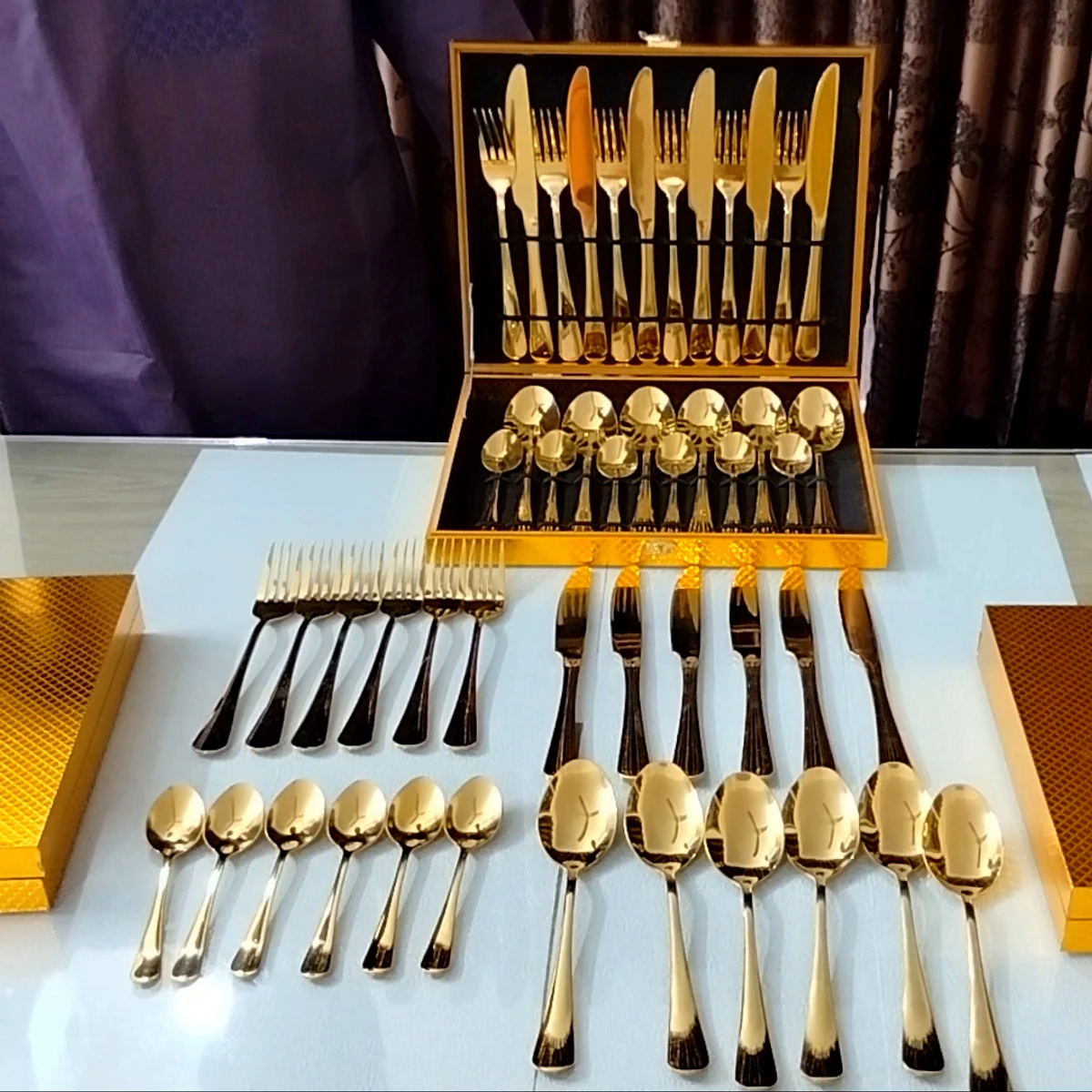 CUTLERY GOLD-PLATED 24-PIECE SET