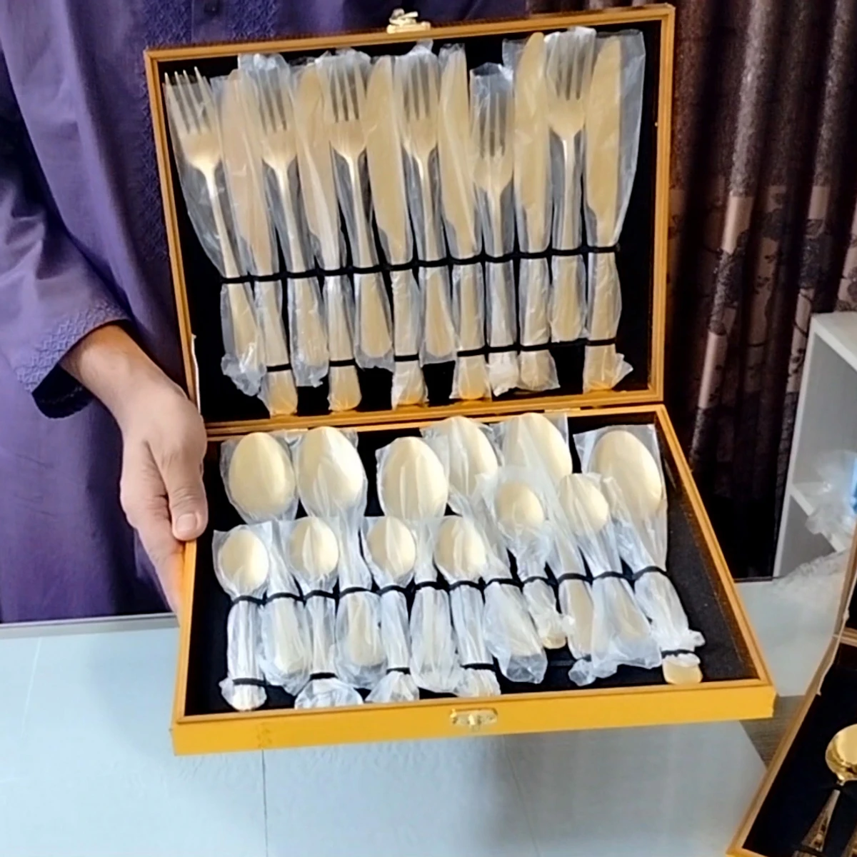 CUTLERY GOLD-PLATED 24-PIECE SET