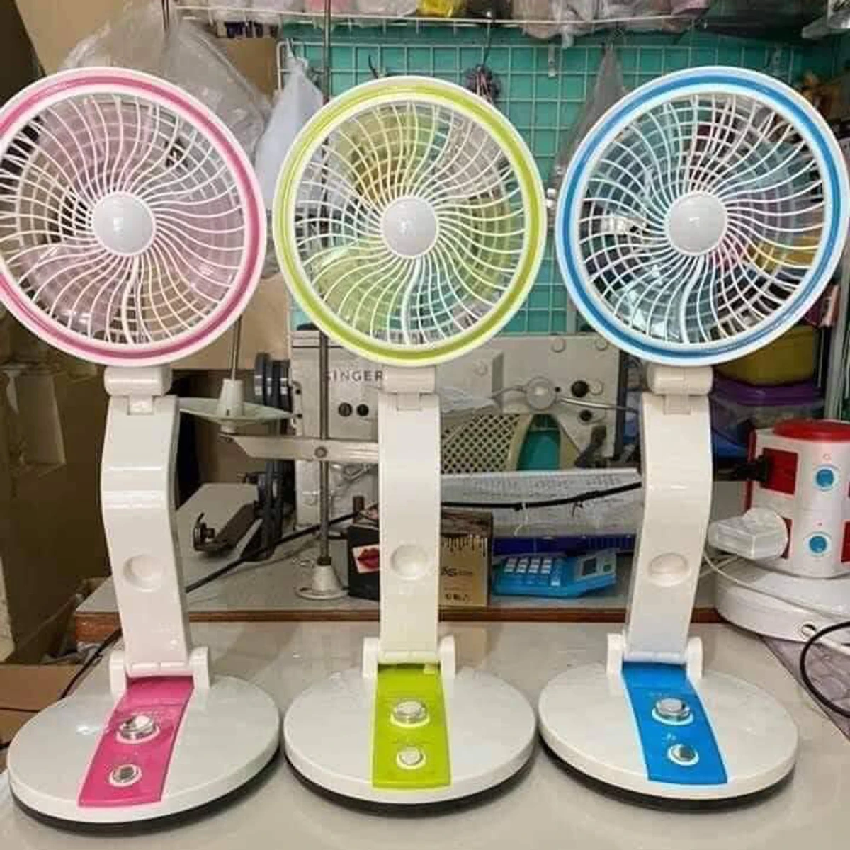 L R 2018 Rechargeable & Foldable Fan with Light